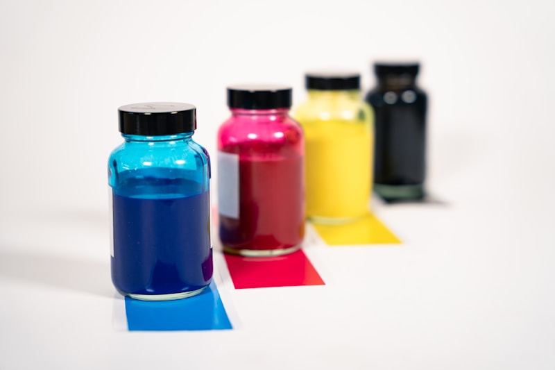Frascos de tinta ciano, magenta, amarelo e preto — cartuchos e toners